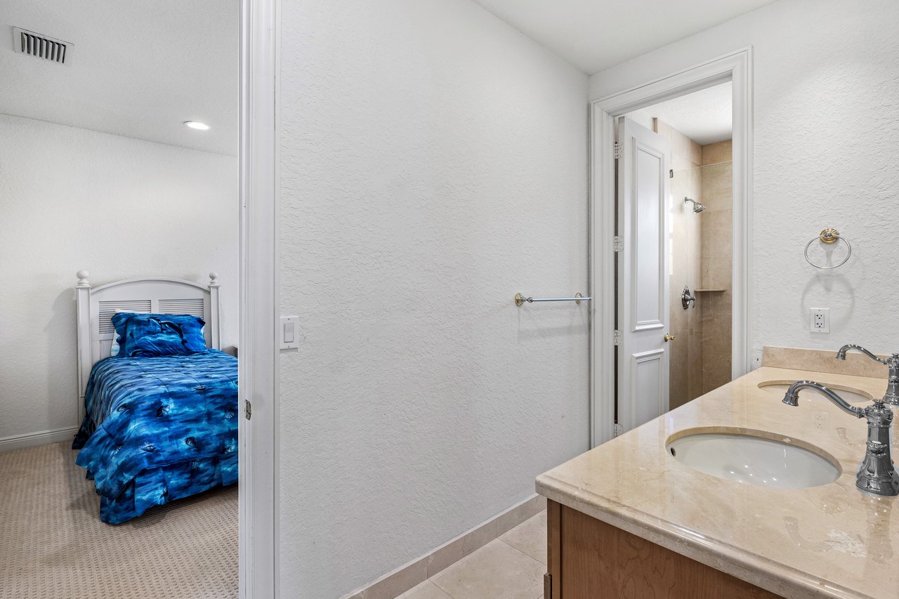 16330 Vintage Oaks Lane