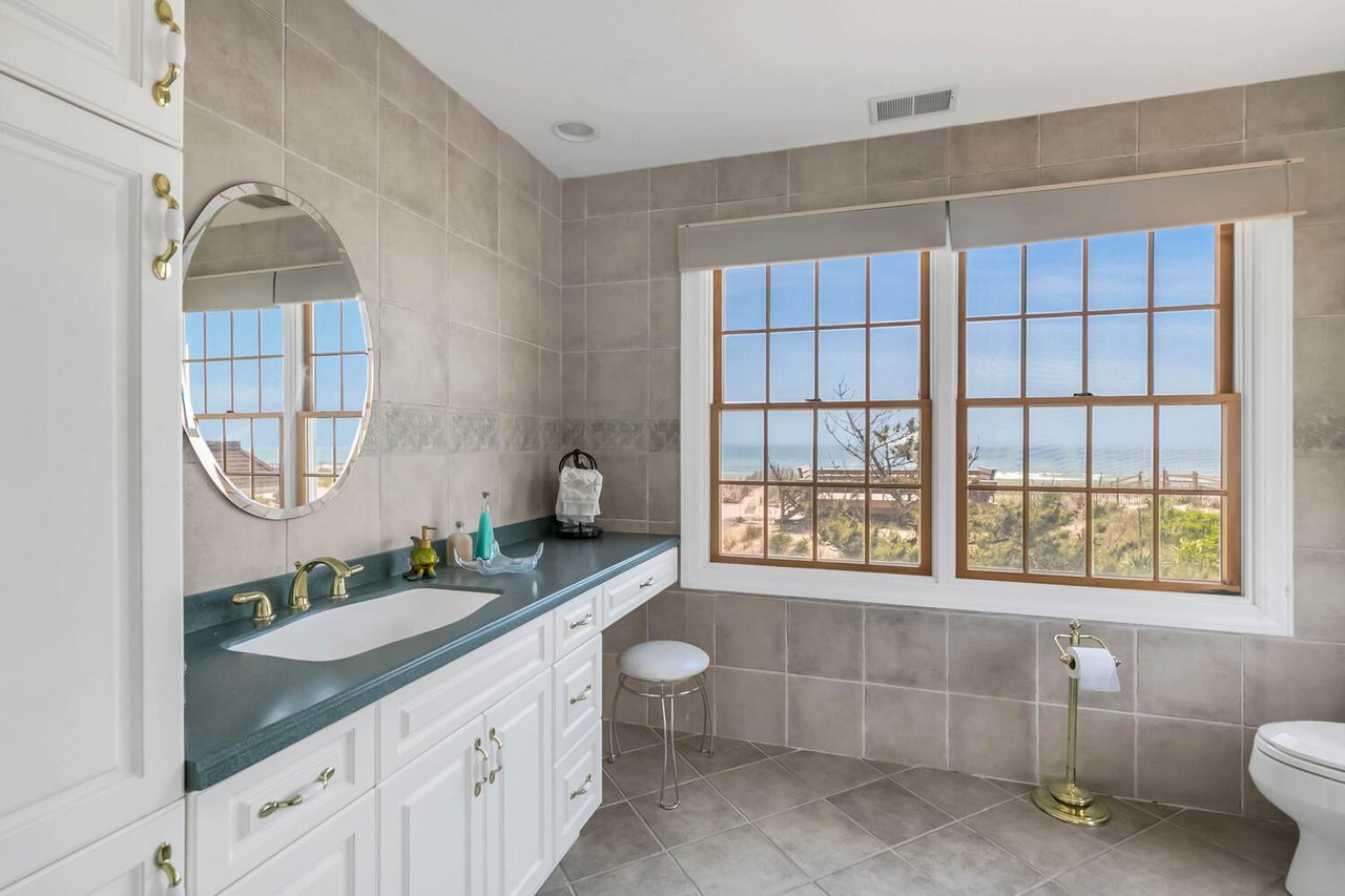 #1595 Summer Rental on the Oceanfront with Pool