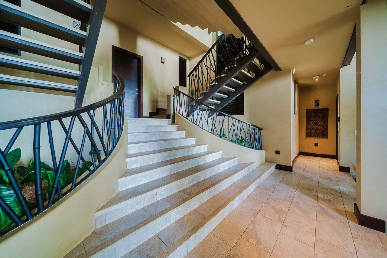 Walk to beach Vista Hermosa Estate Lucrative Contemporary Estate