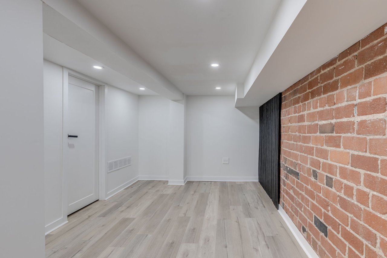 120 Glenlake Ave, Basement