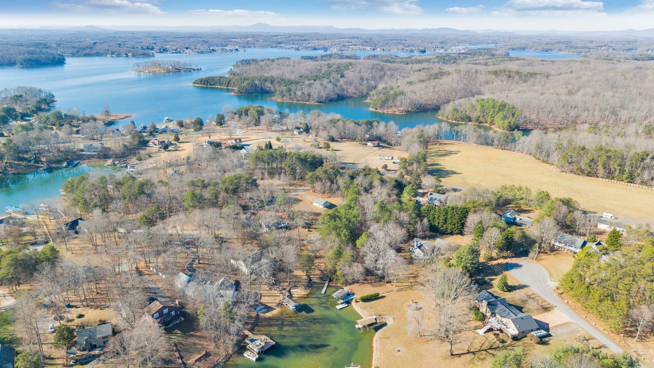 100 Sandpiper DR