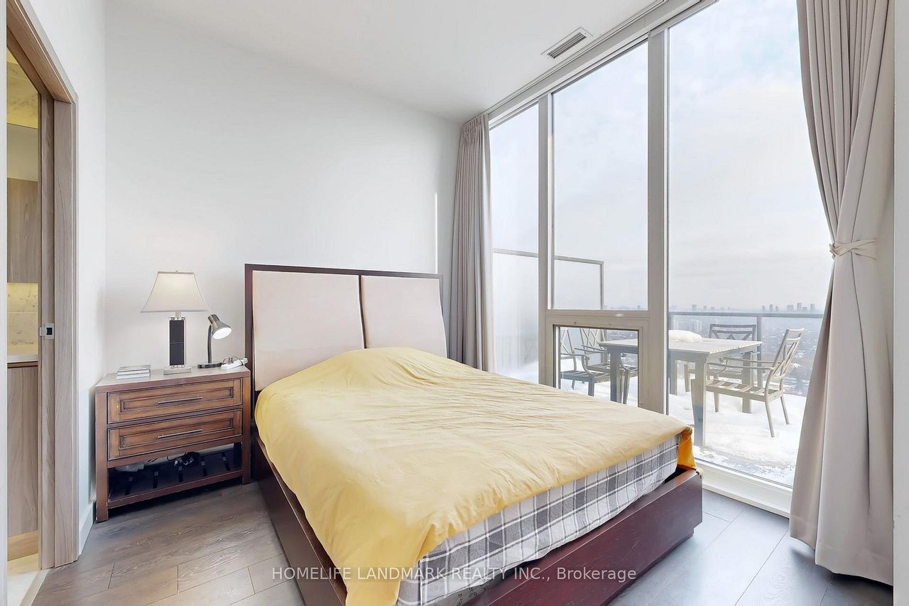 NORTH YORK'S PRESTIGIOUS COMMUNITY PENTHOUSE