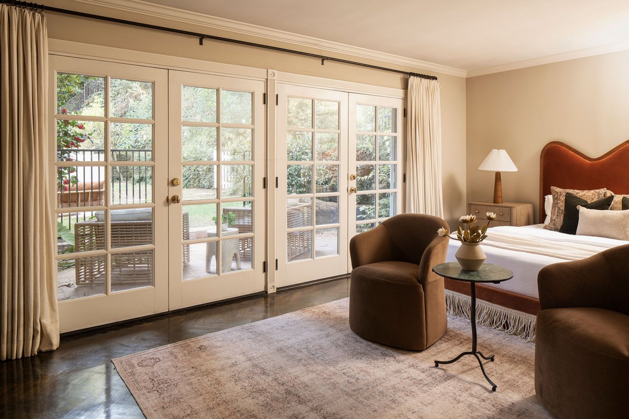 2533 Benedict Canyon Drive