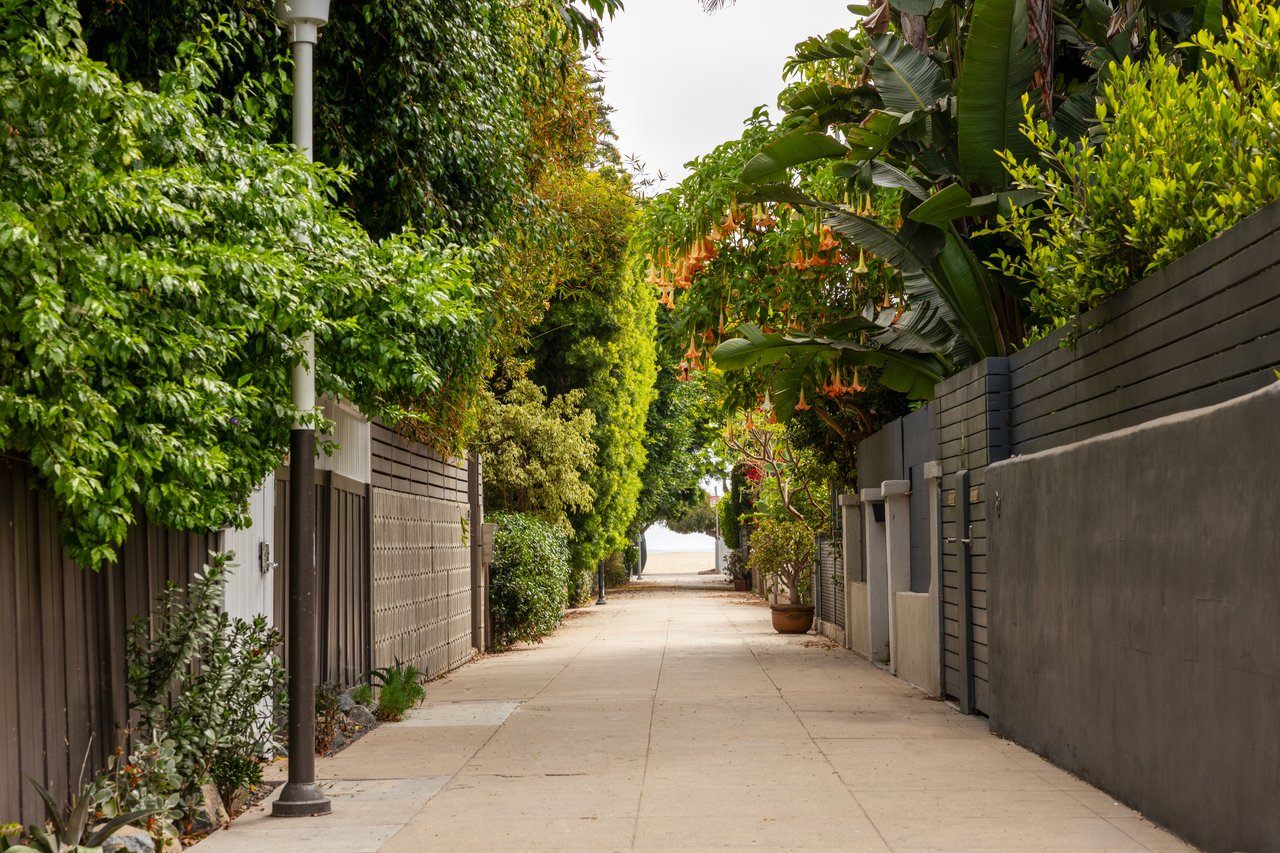 33 26th Ave