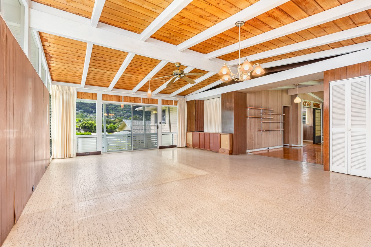 3313 Manoa Road