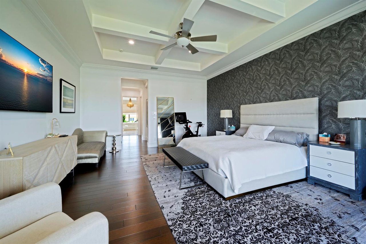 1950 Portage Landing N