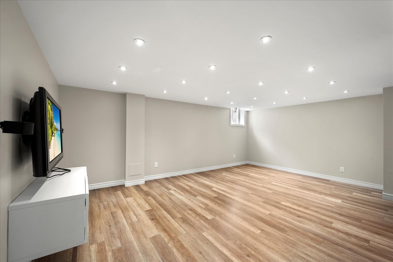 438 Claremont Cres