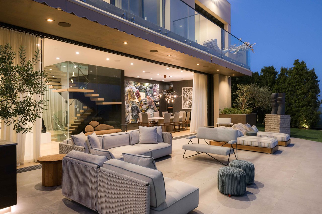 815 N Tigertail Rd, Brentwood