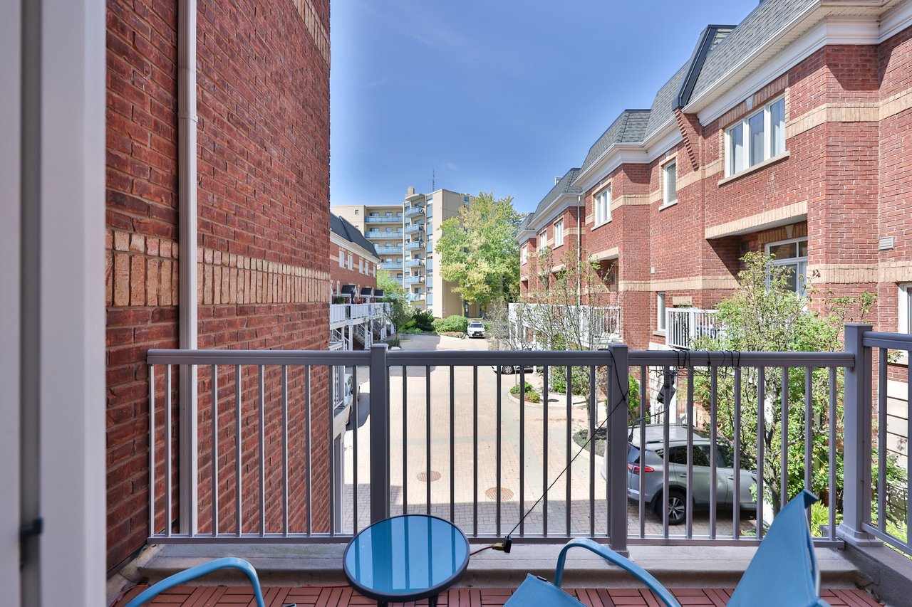 8-120 Bronte Road, Oakville 