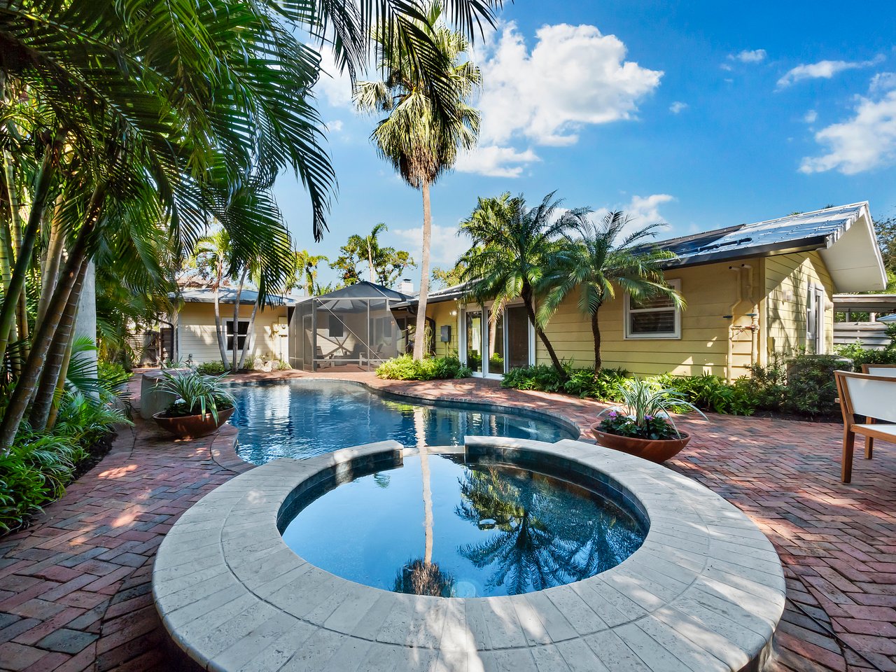 1930 ALTA VISTA ST