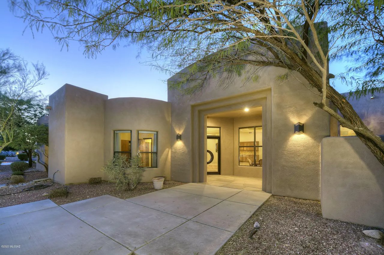 5705 N Indian Pony Place