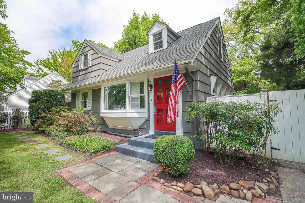 2210 Harvard Dr