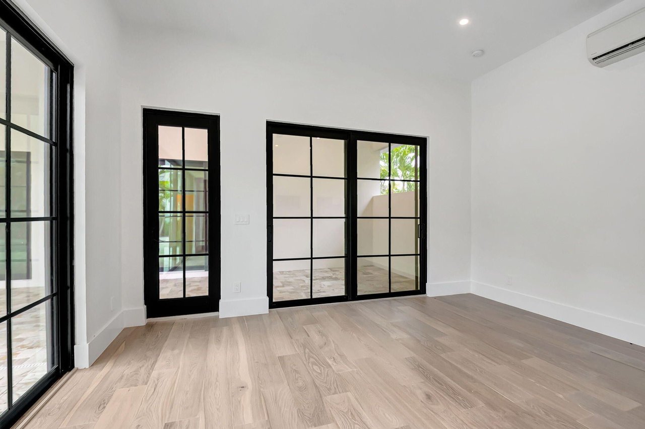 17 NW 16th St