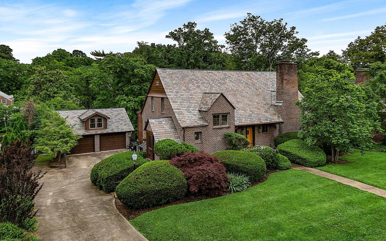 Wallace Luxury Spotlight | 3929 Glenfield Drive Knoxville, TN 37919