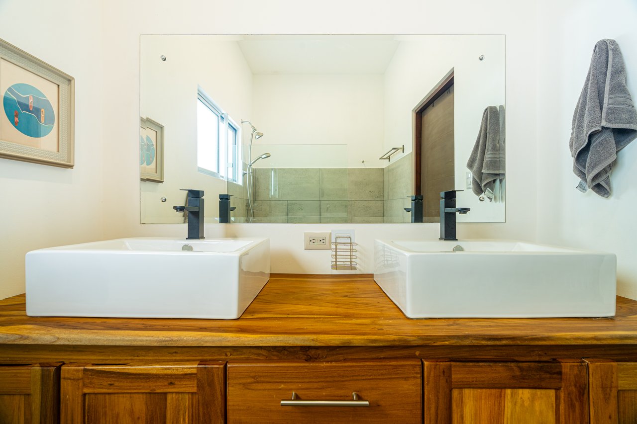 Brand New Home! Nature Lovers Escape by Uvita's Bamboo Forest and Swimming Holes