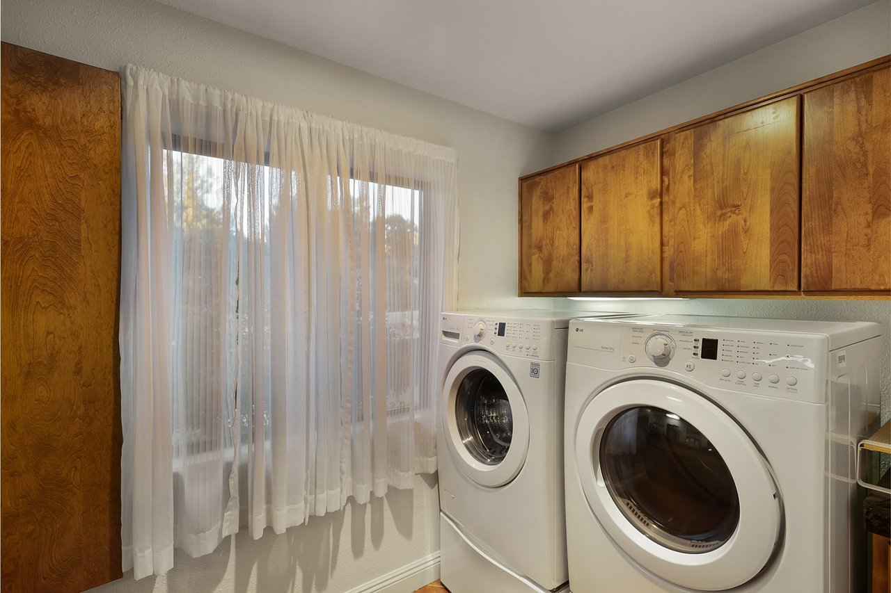 Splendor-Close to town, Huge Spa/Game Rm/Free Pets!