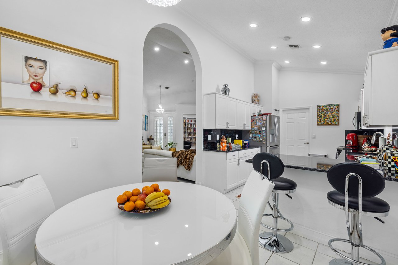 10056 Lexington Cir N
