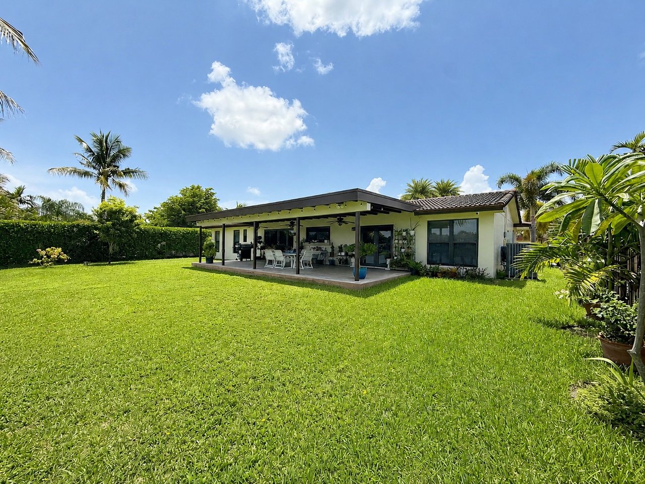 Lakefront Living in Kendall Lakes