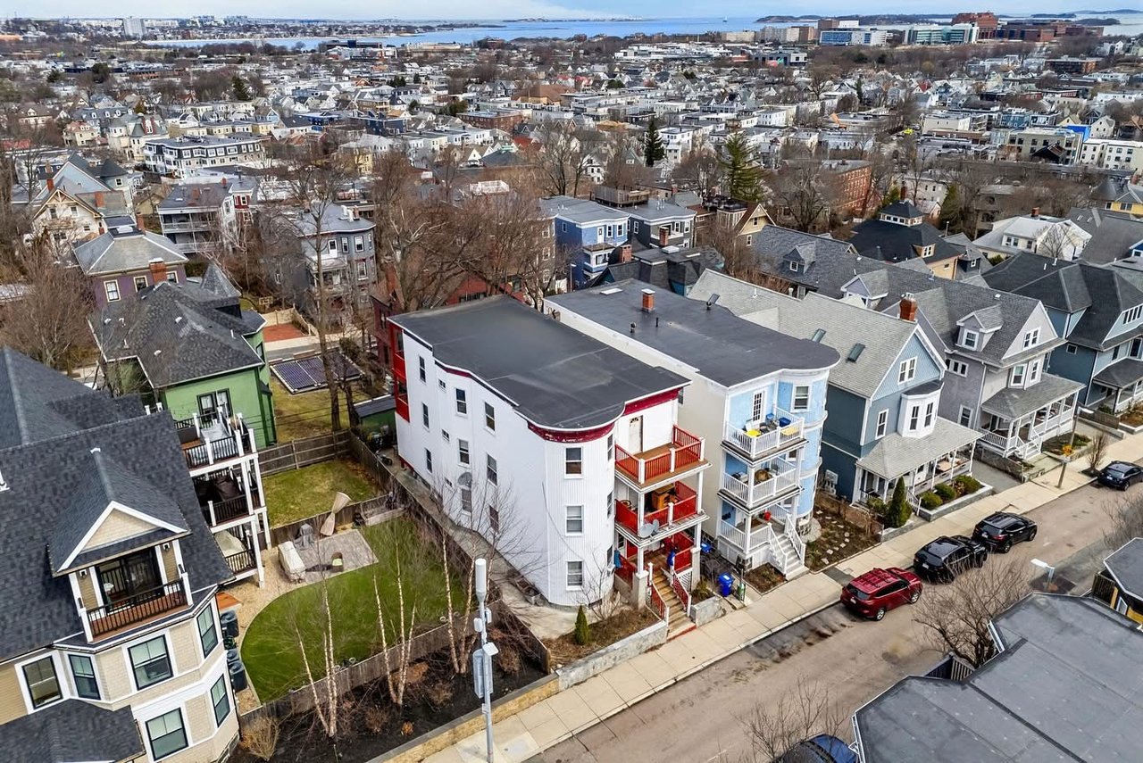 81 Sawyer Ave