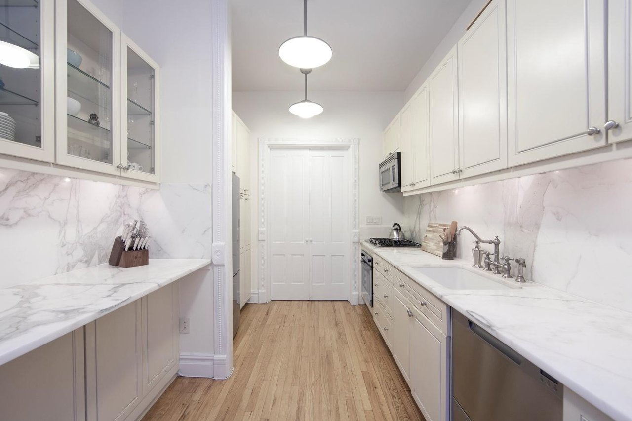 37 W 95th St