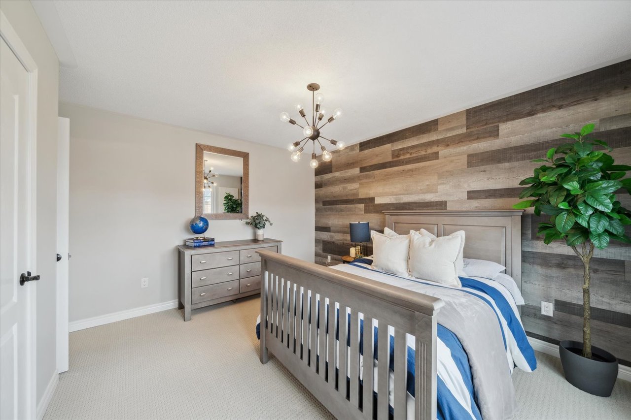 32 Maplebank Cres