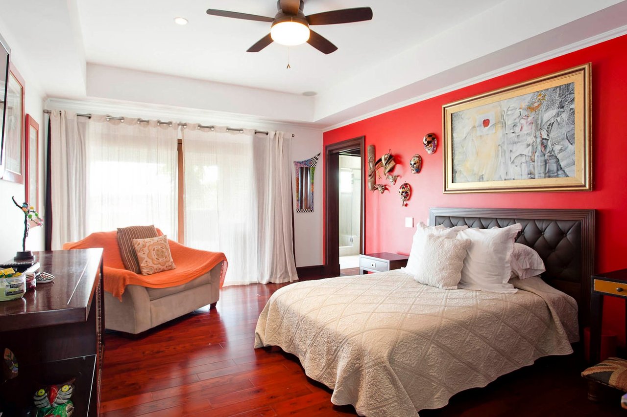 Classic Colonial Garden Estate, Curridabat, San Jose