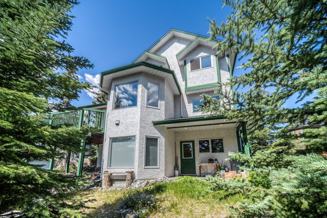 330 Canyon Close