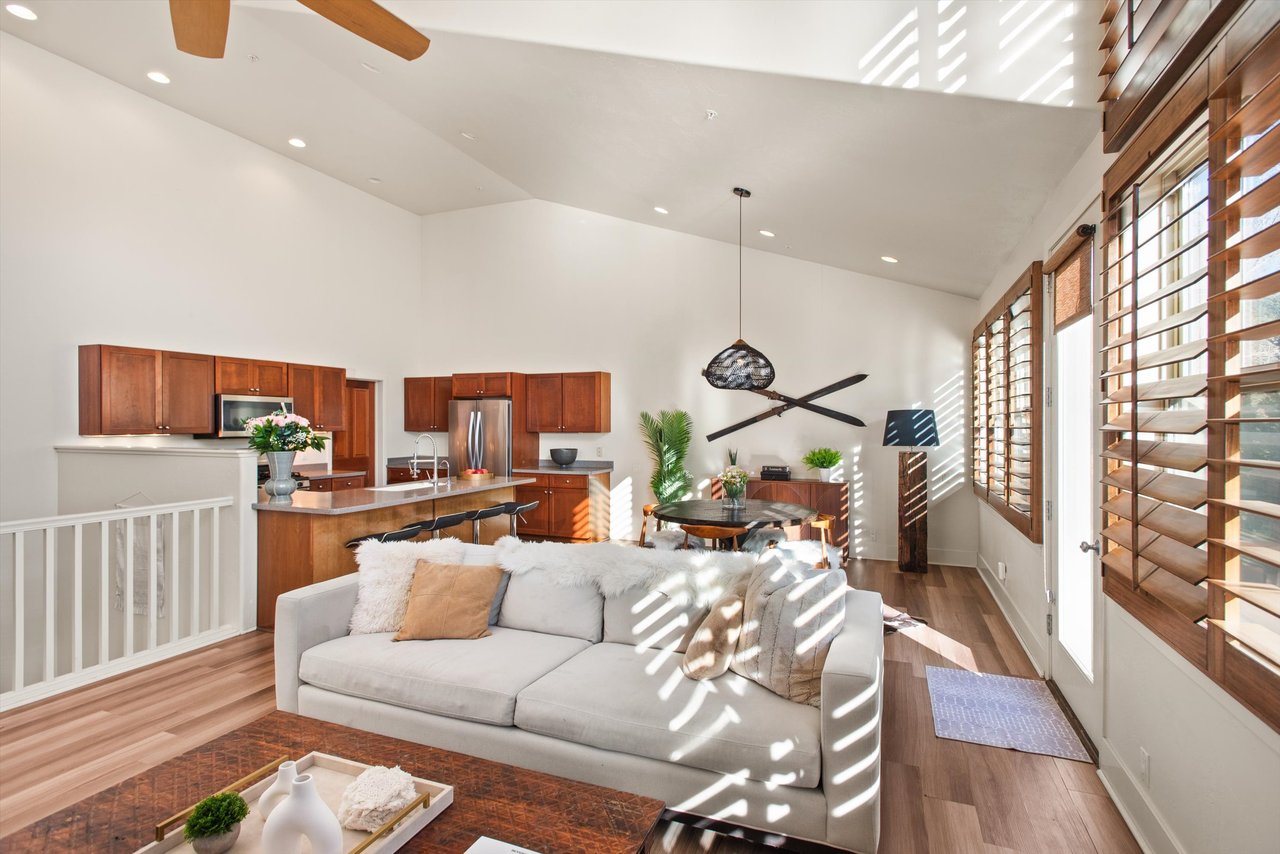 Bright and Stylish Townhome in the Heart of Willits