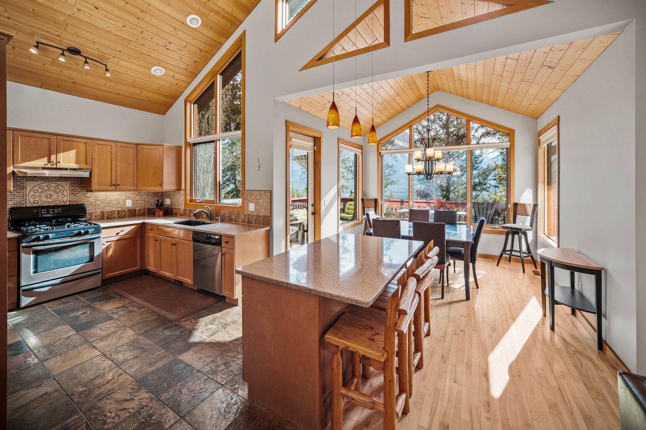369 Eagle Heights