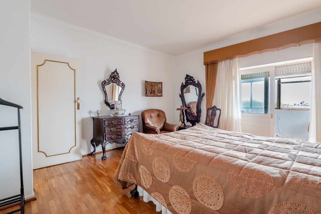 Rustic Four-Bedroom House with Private Land in Folhadela, Vila Real
