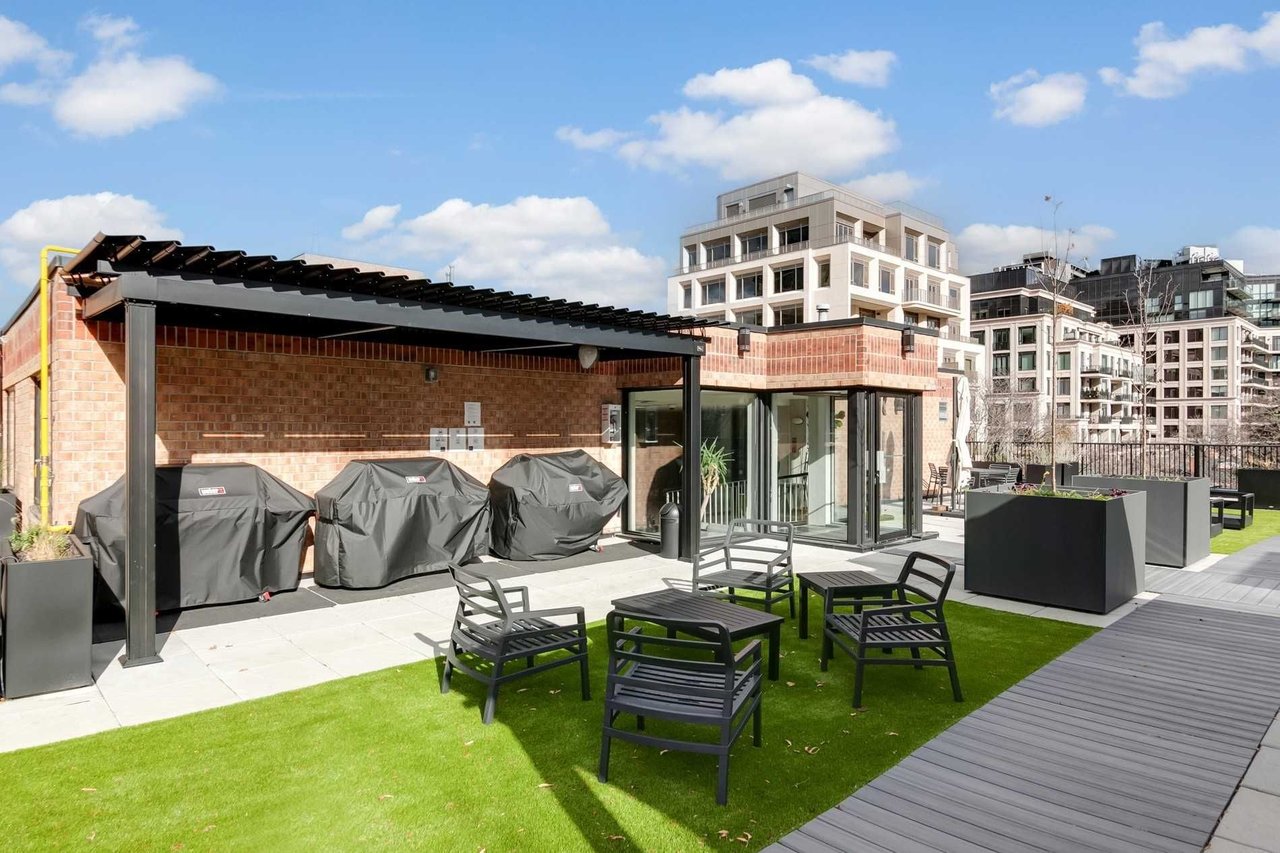 225 Davenport Rd #313