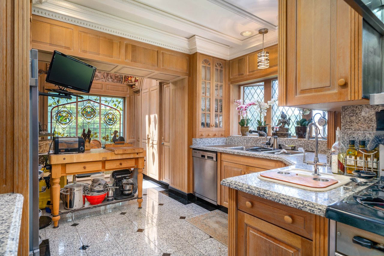 4 Thornewood Lane SW