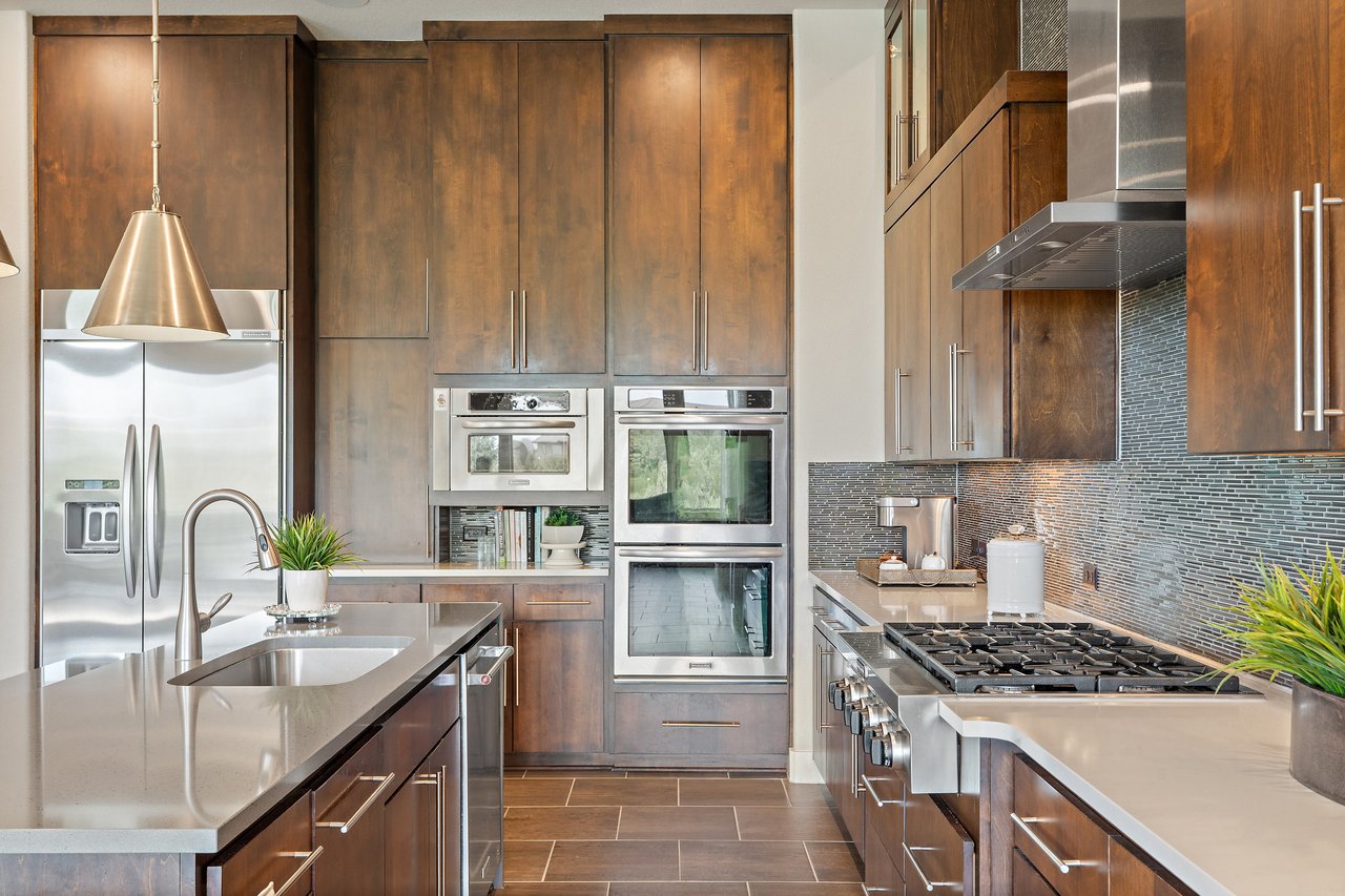 Modern Transitional Luxury Home in Gated Bluffs of Steiner Ranch | Lake Austin Access + Hill Country Views | $1.9MM