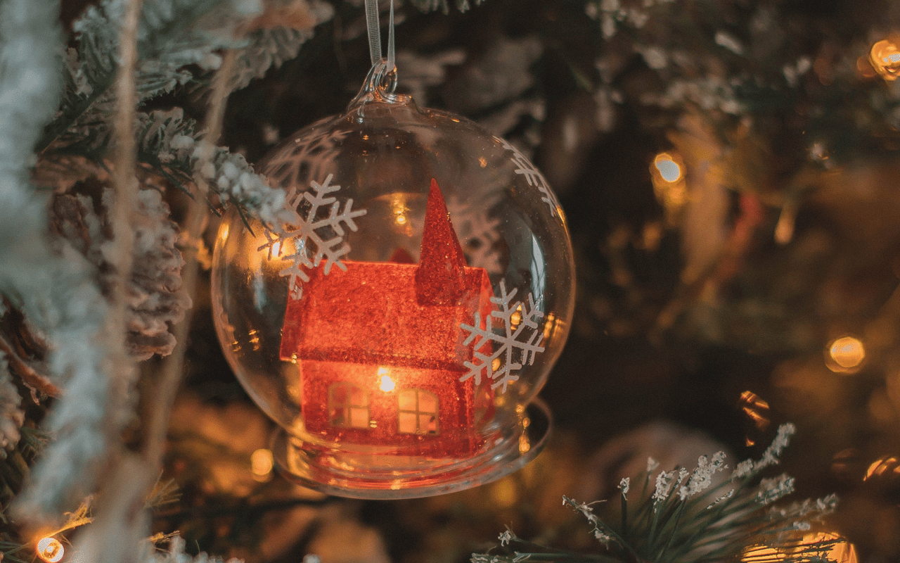 Expert Advice for Buying a Home During the Holidays