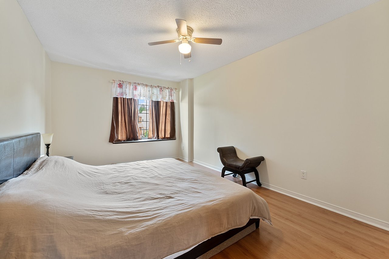 28 Thornway Ave