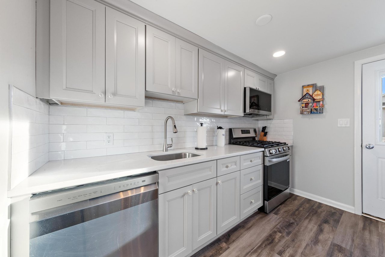 216 Taylor Ave, 2nd Floor Unit