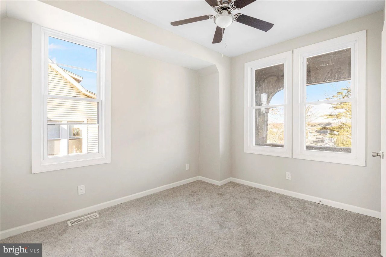 2725 E. Strathmore Ave