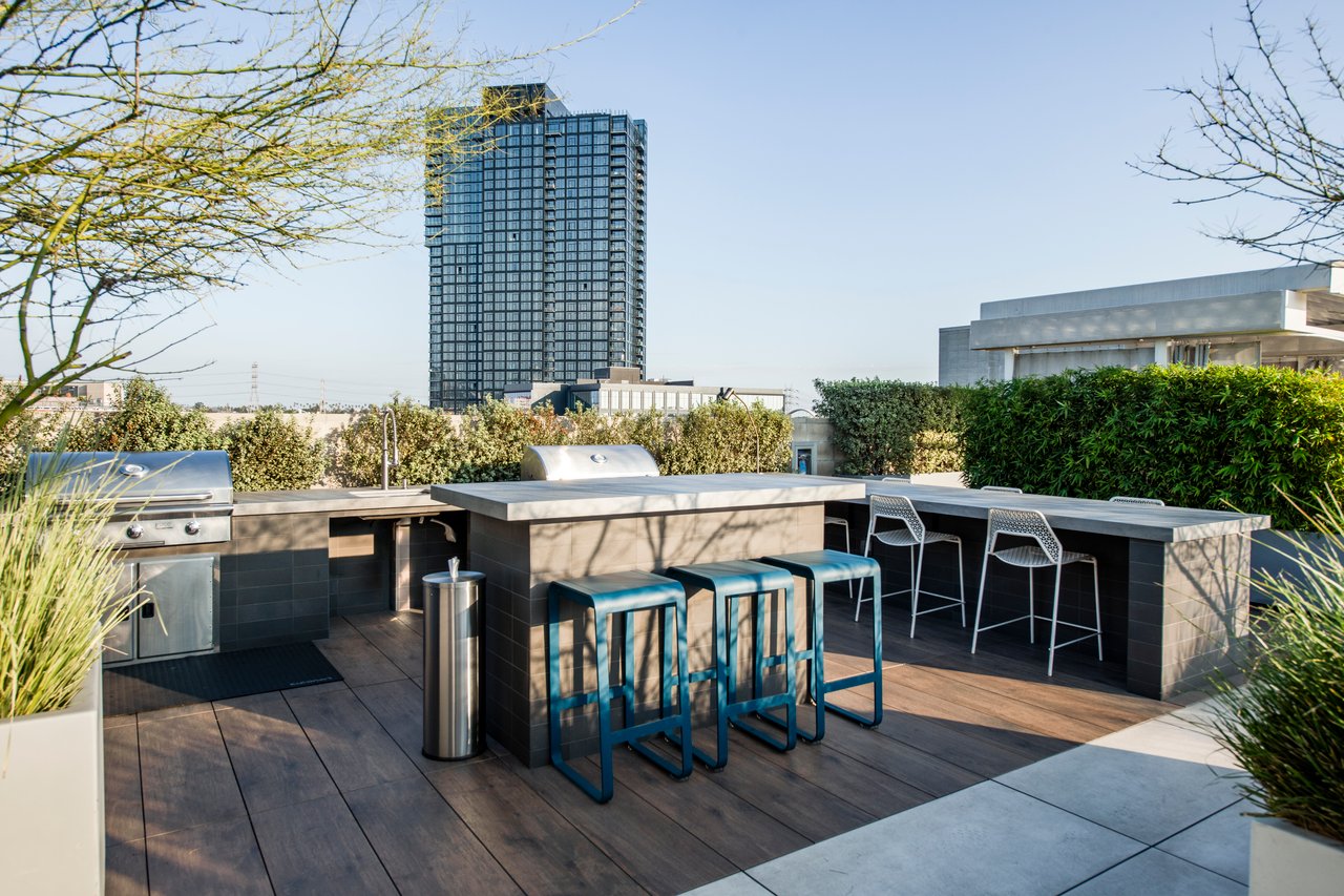 527 Molino St Unit: 202