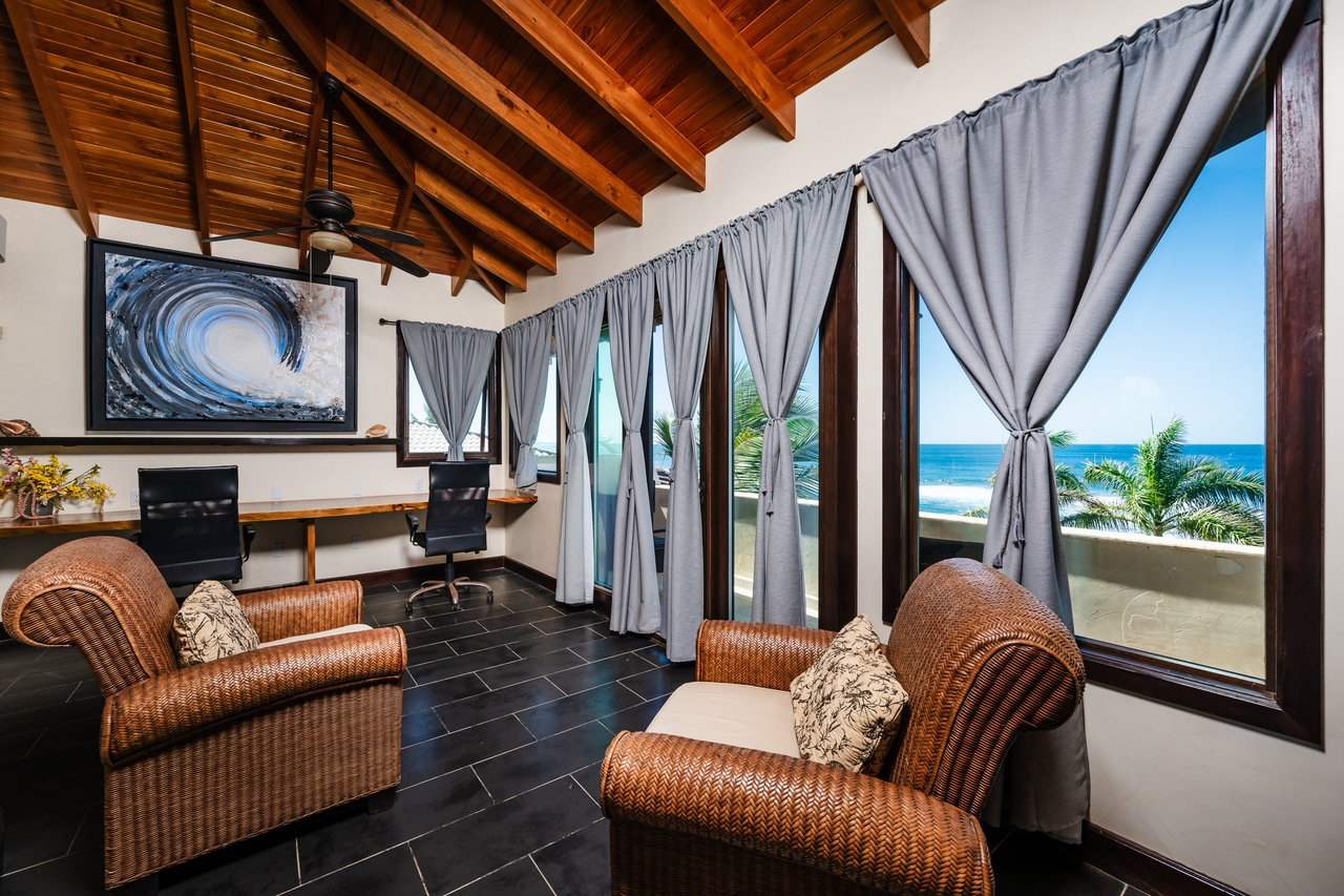 Villa Esperanza Beachfront | Near the Coast and Oceanfront House For Sale in Playa Negra