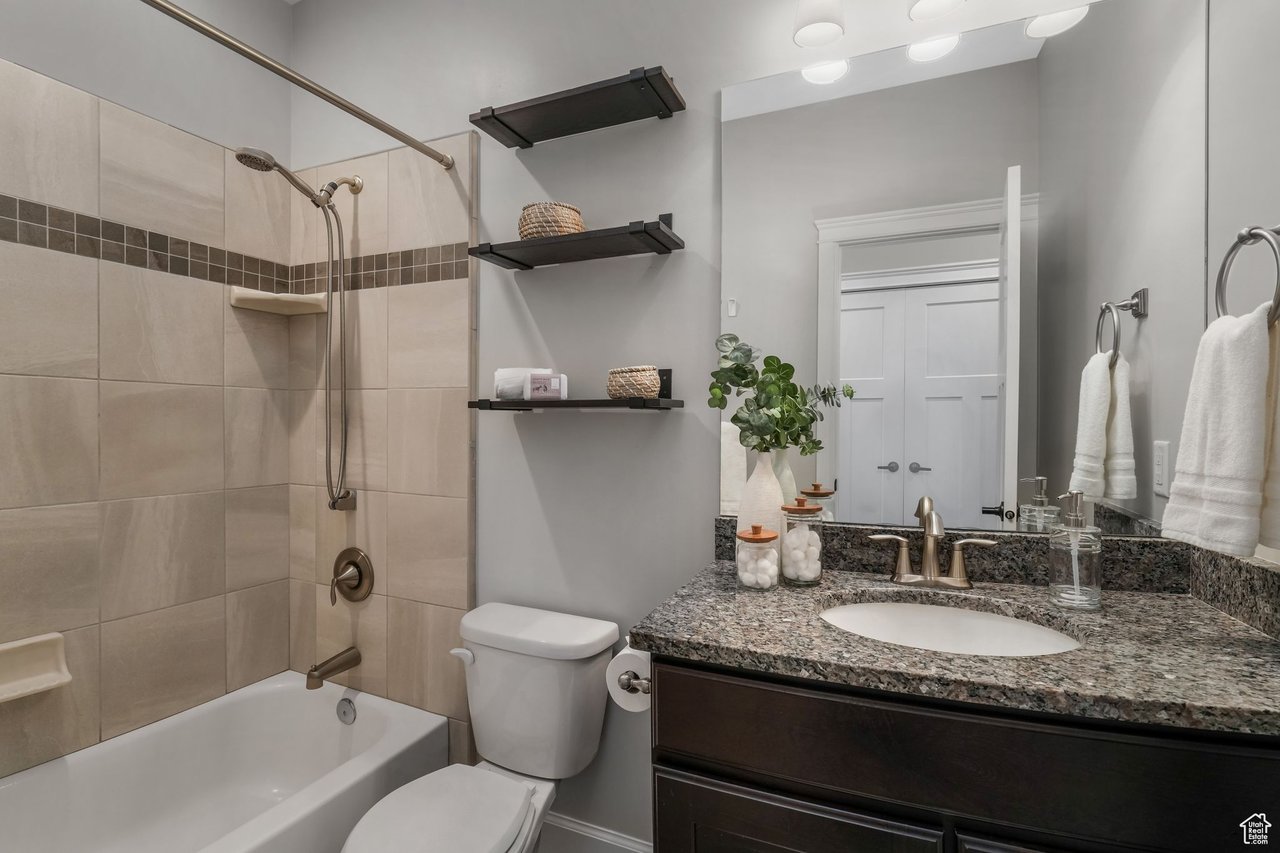 6035 Hidden Valley Rd