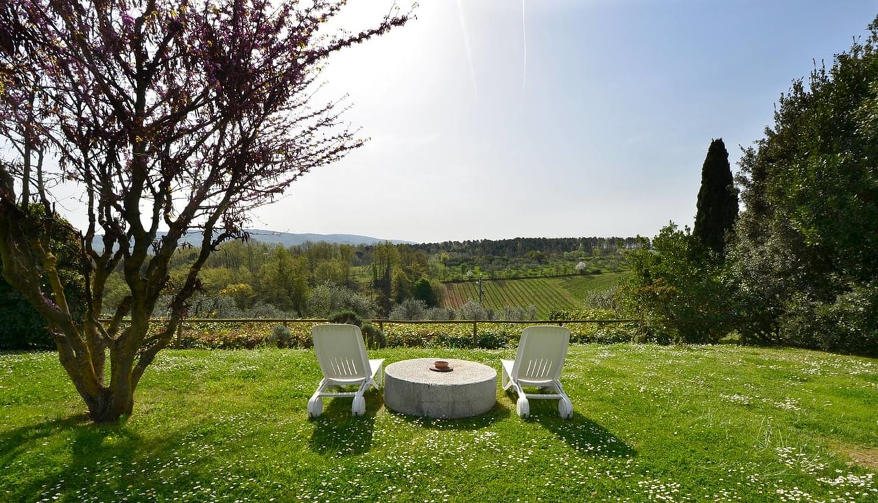 Prestigious and Historic Country House with Pool