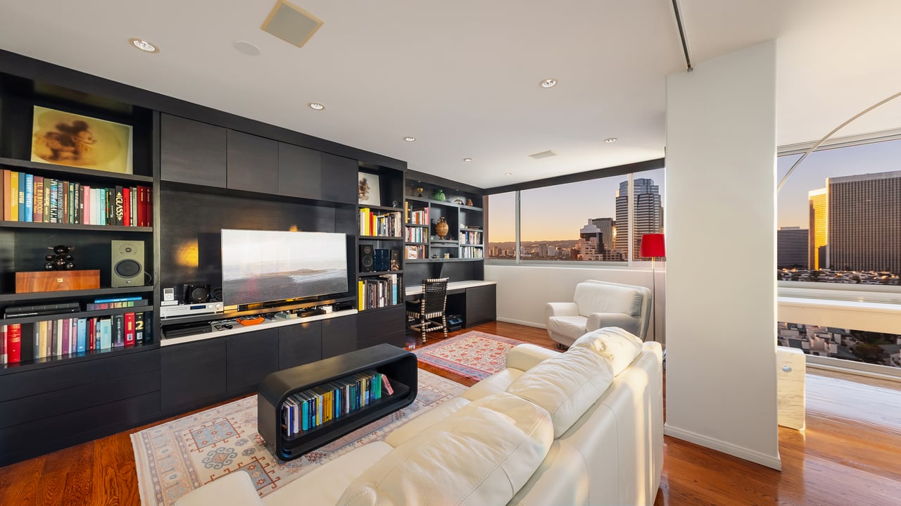 2220 Avenue Of The Stars Unit: 1802W