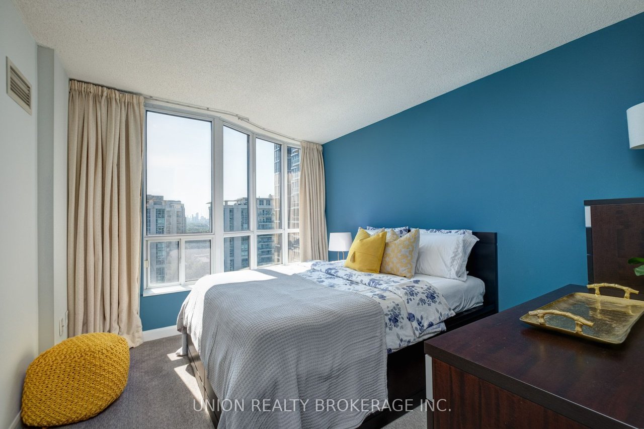 33 Sheppard Ave E, Ste 2402