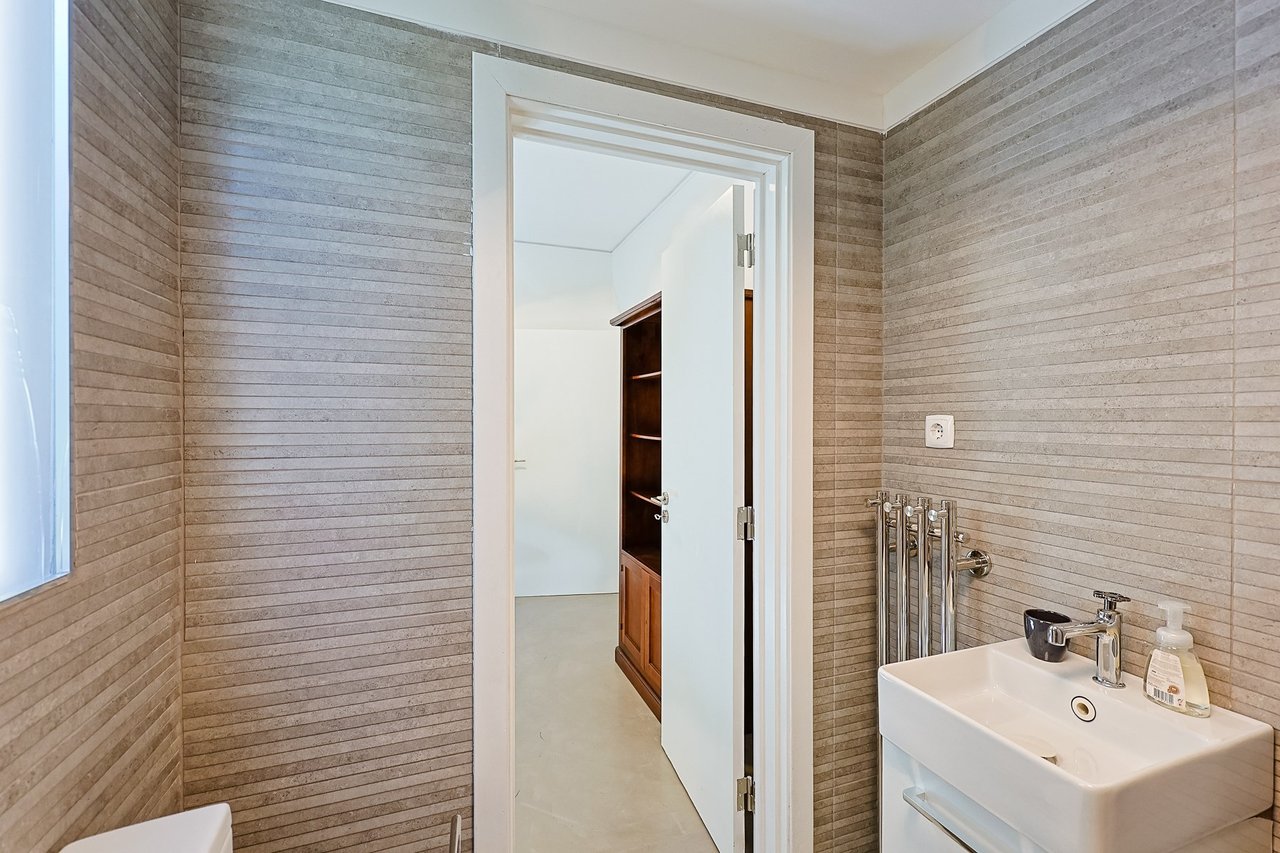 Stylish Renovated 5-Bedroom Villa with Pool in Monte Estoril’s Prestigious Avenida de Portugal