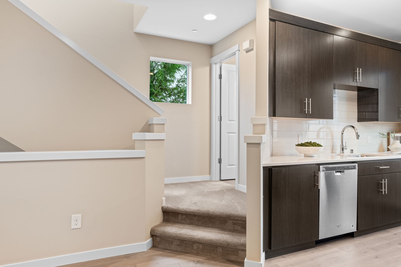 303 Anacortes Pl NE