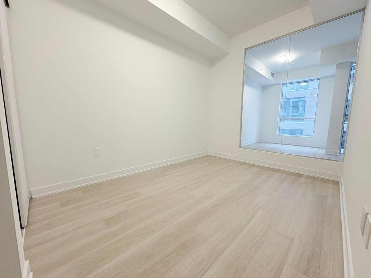 15 Richardson Street, Toronto Unit: 428