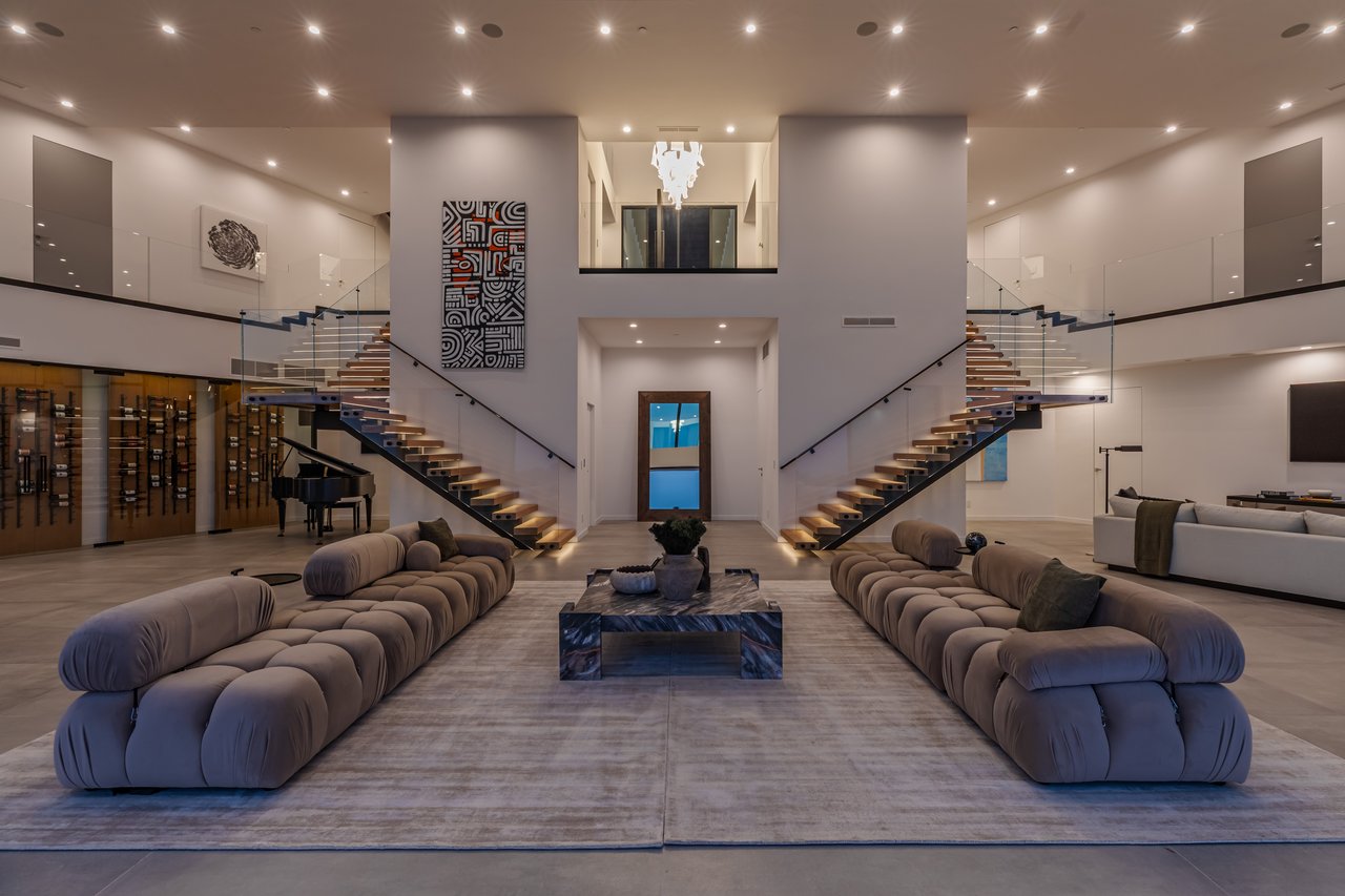 6156 Zumirez Dr