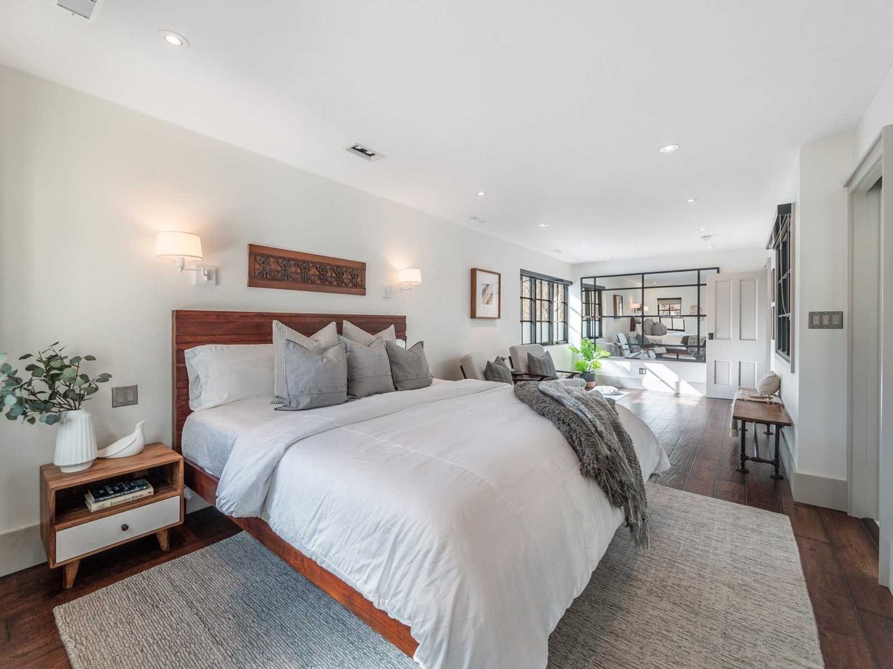 221 Kingswood Rd