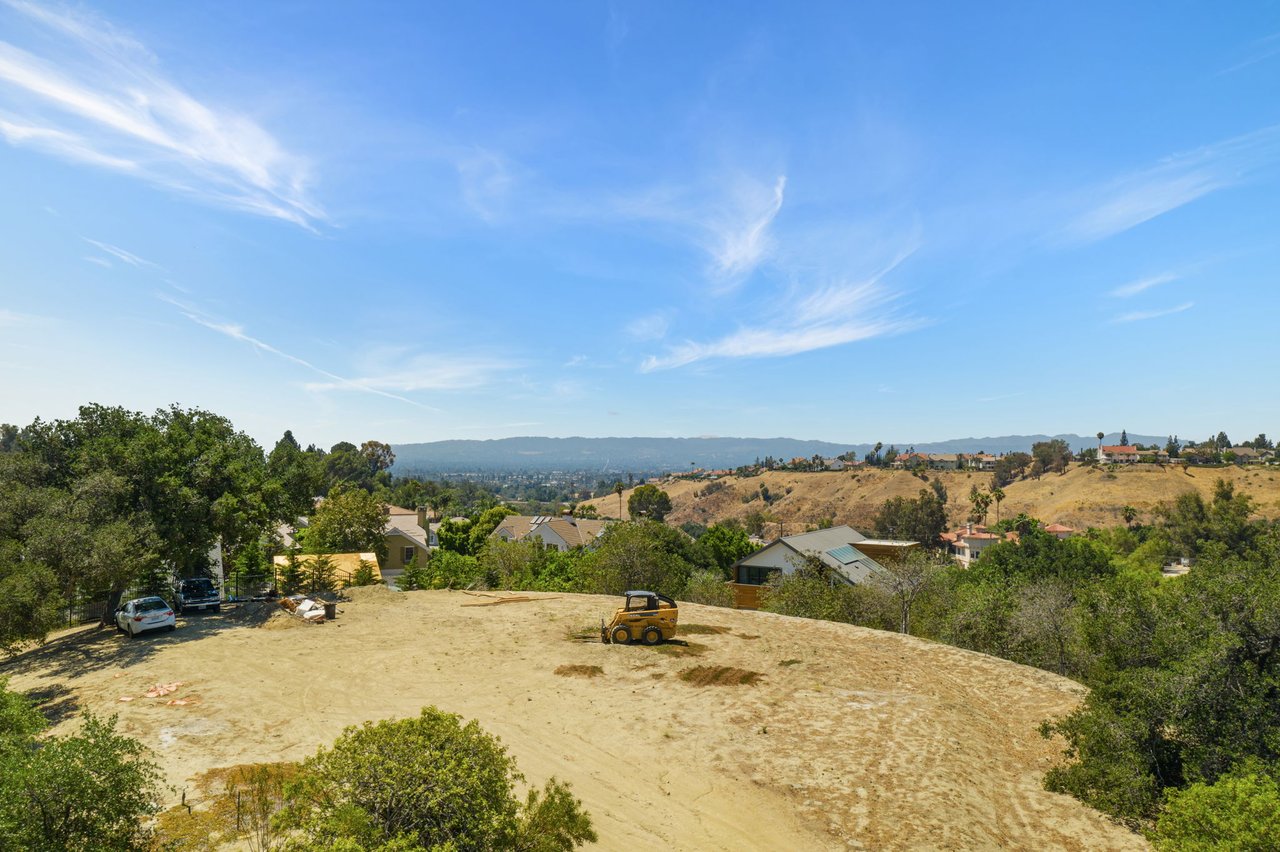 18160 Knoll Hill