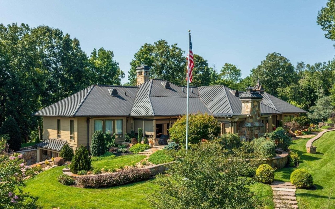 Wallace Luxury Spotlight | 4209 Lake Meadow Way Louisville, TN 37777